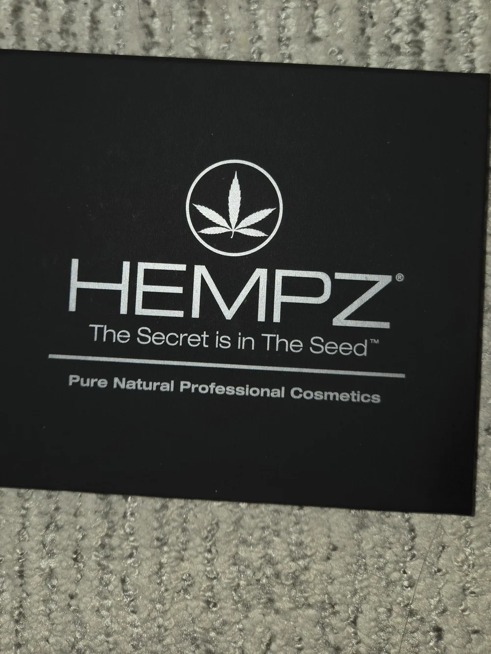 Hempz Eyeshadow Palette Black with Silver Logo